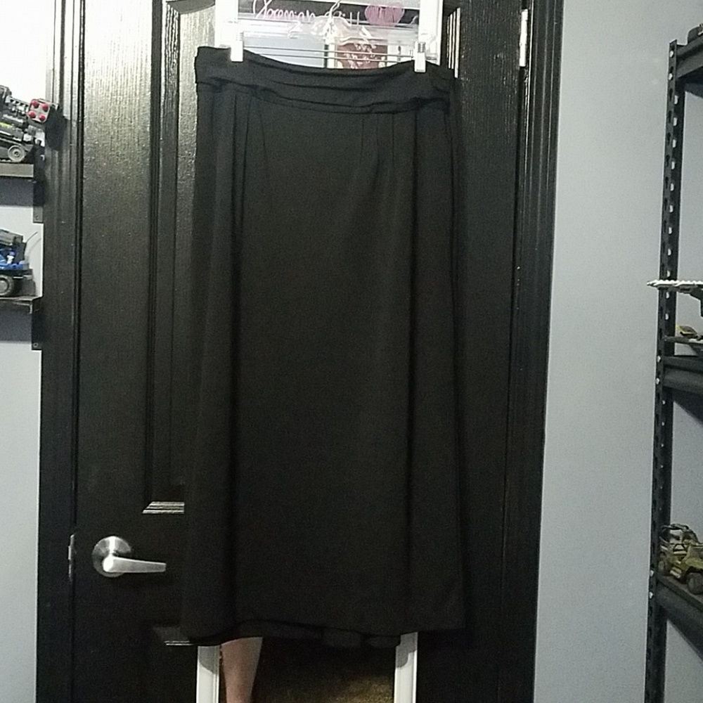 Mid length skirt